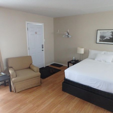 Wheel Inn Motel New Liskeard Екстериор снимка
