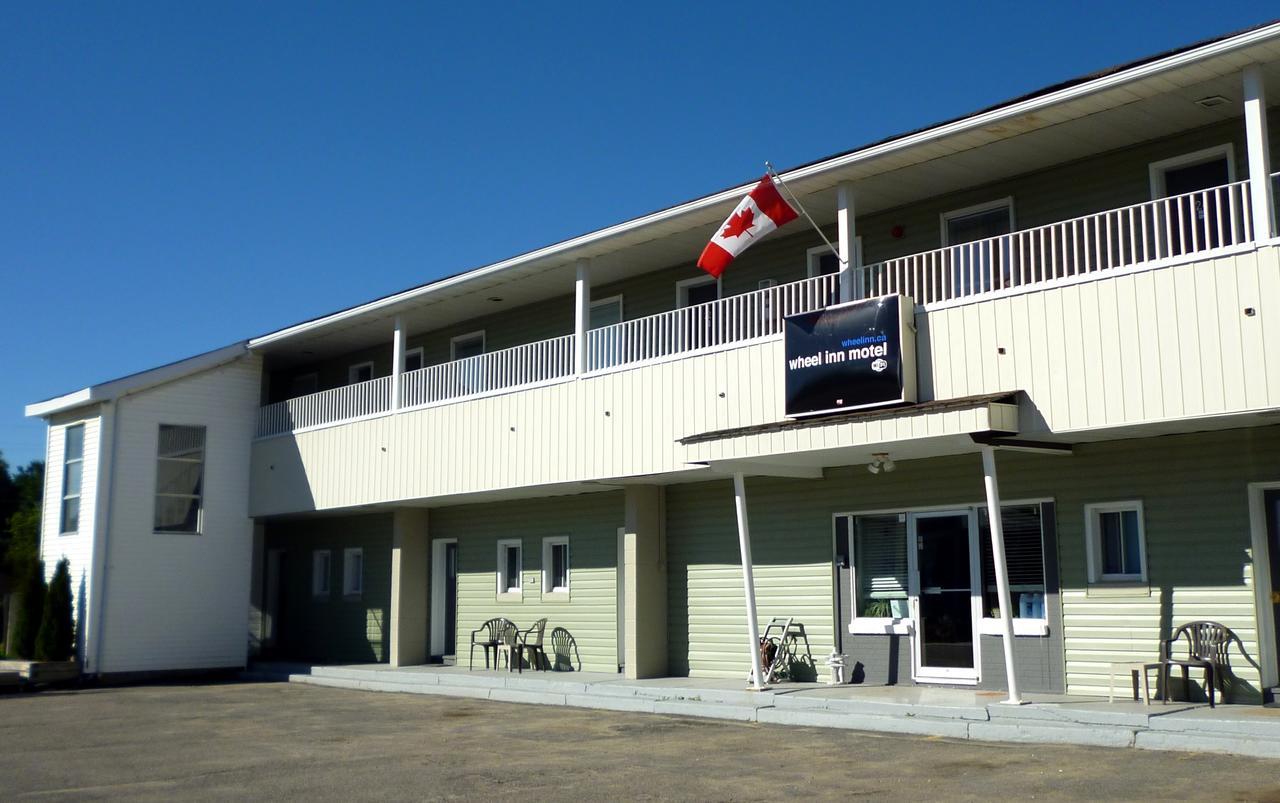 Wheel Inn Motel New Liskeard Екстериор снимка