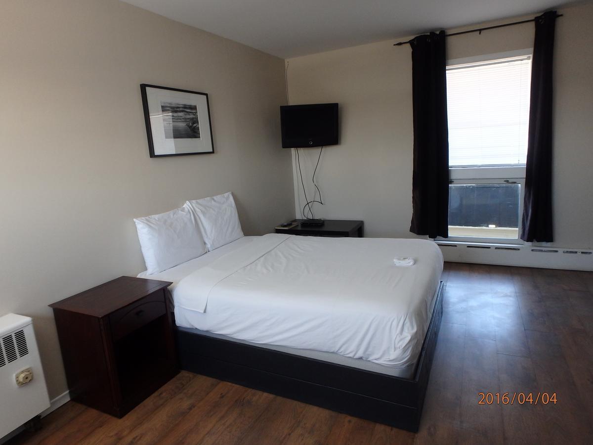 Wheel Inn Motel New Liskeard Екстериор снимка