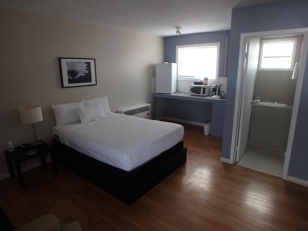 Wheel Inn Motel New Liskeard Екстериор снимка