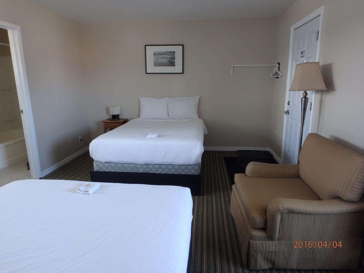 Wheel Inn Motel New Liskeard Екстериор снимка