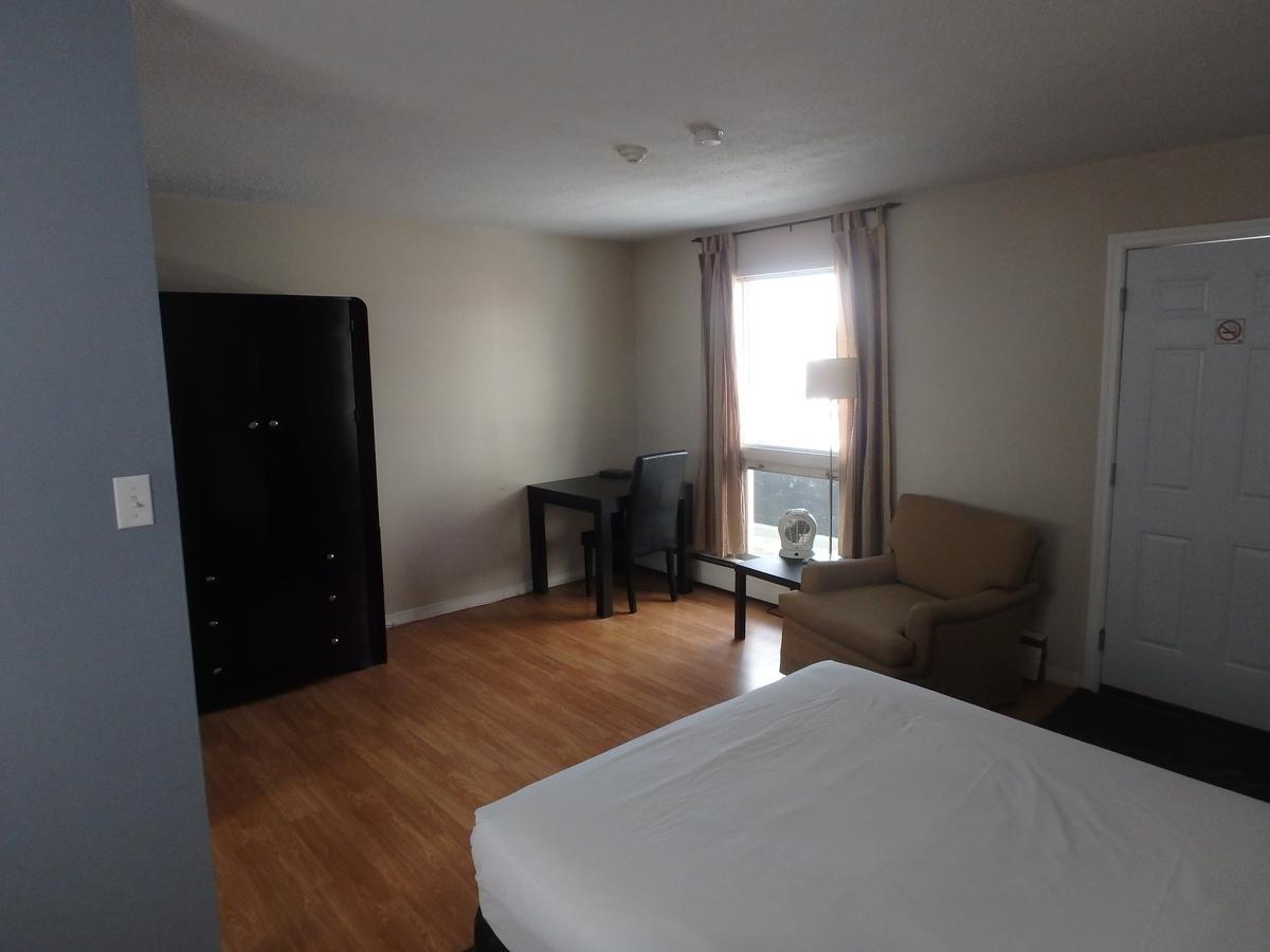 Wheel Inn Motel New Liskeard Екстериор снимка