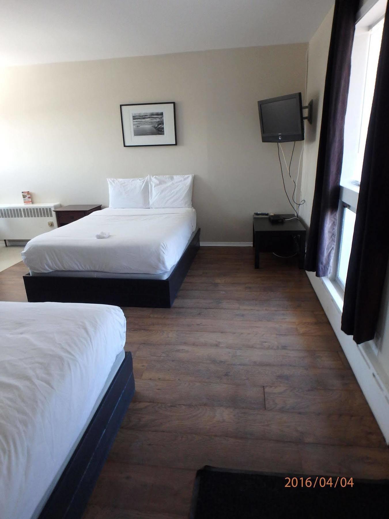 Wheel Inn Motel New Liskeard Екстериор снимка