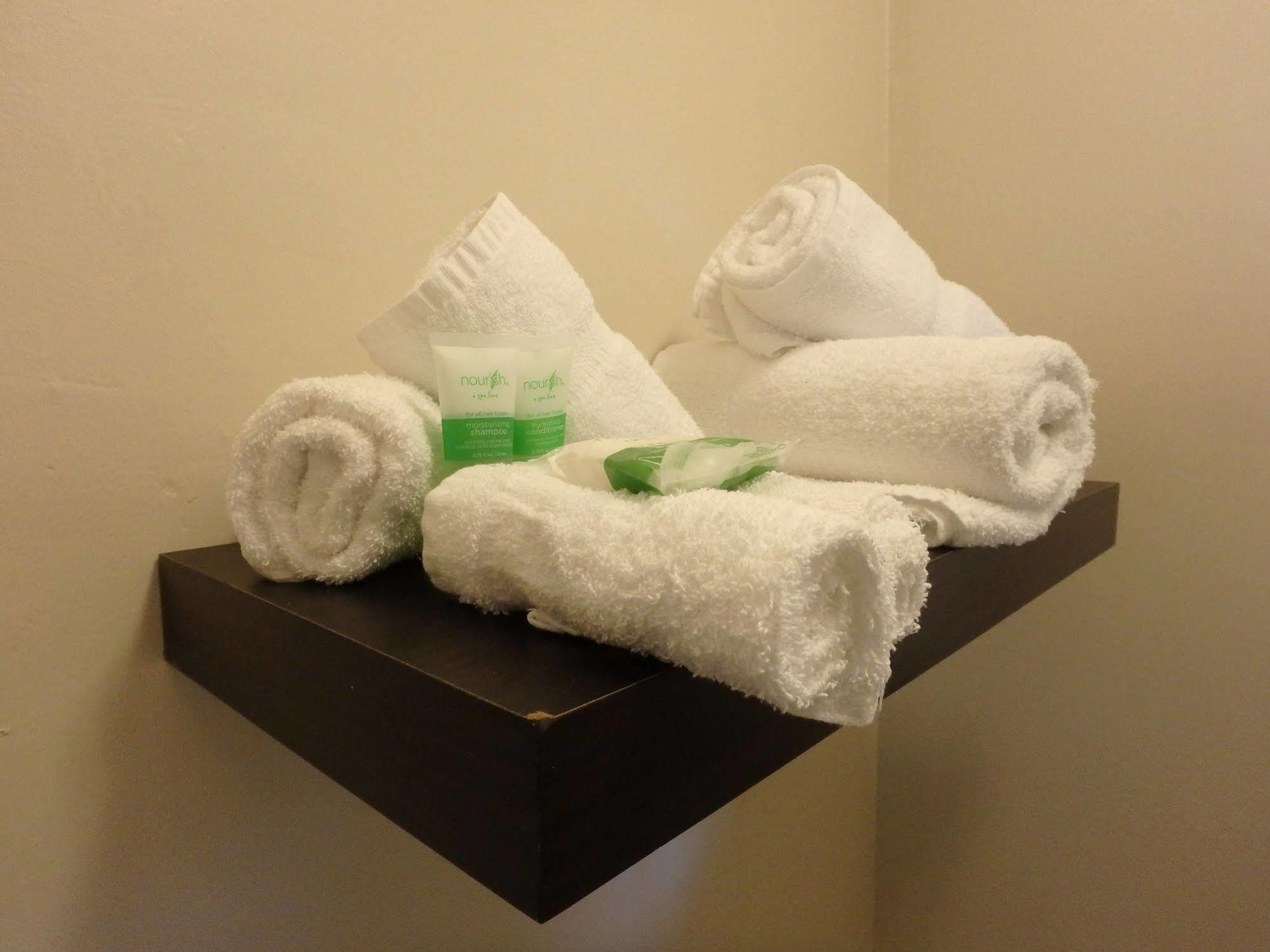 Wheel Inn Motel New Liskeard Екстериор снимка