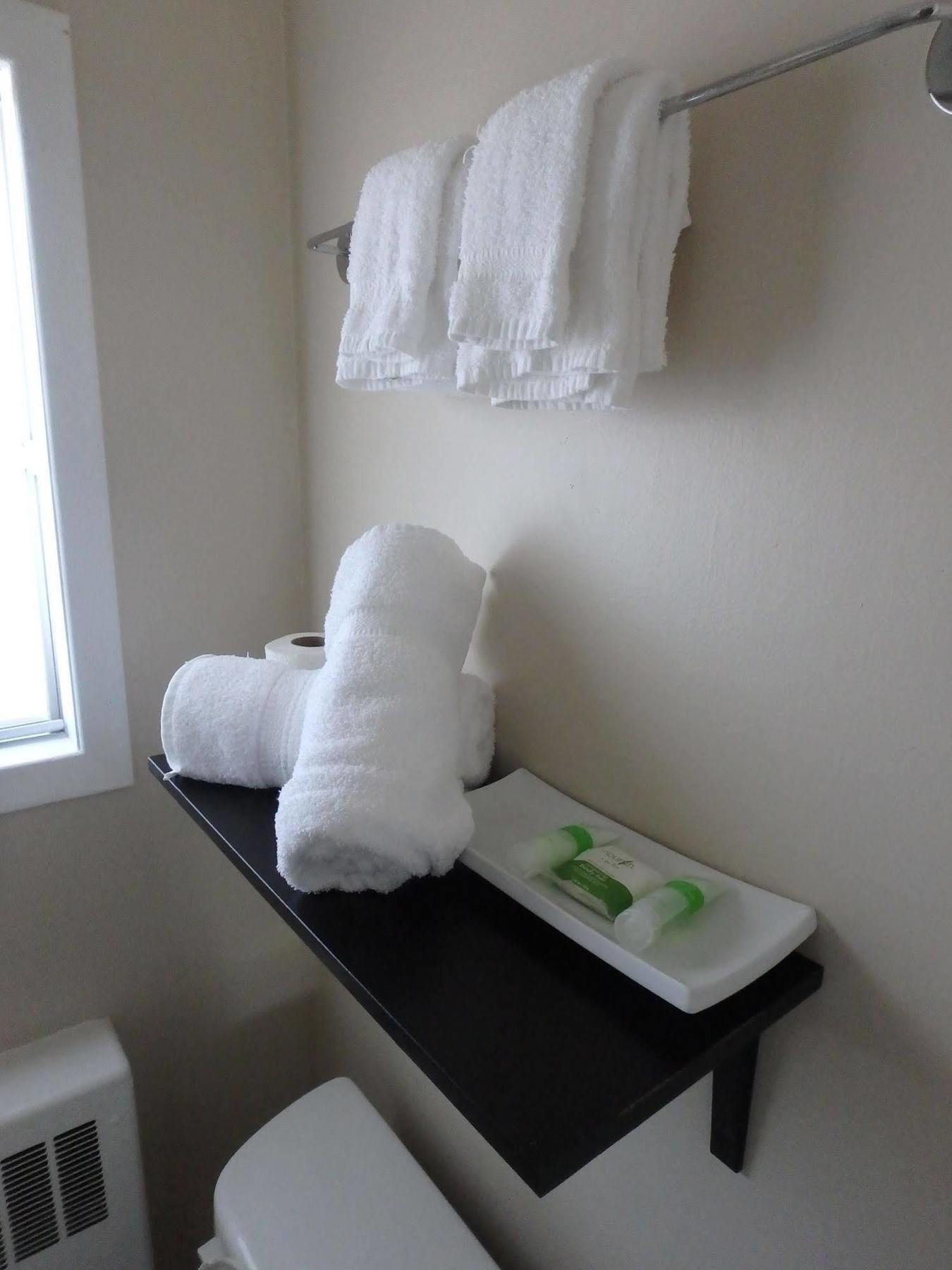 Wheel Inn Motel New Liskeard Екстериор снимка