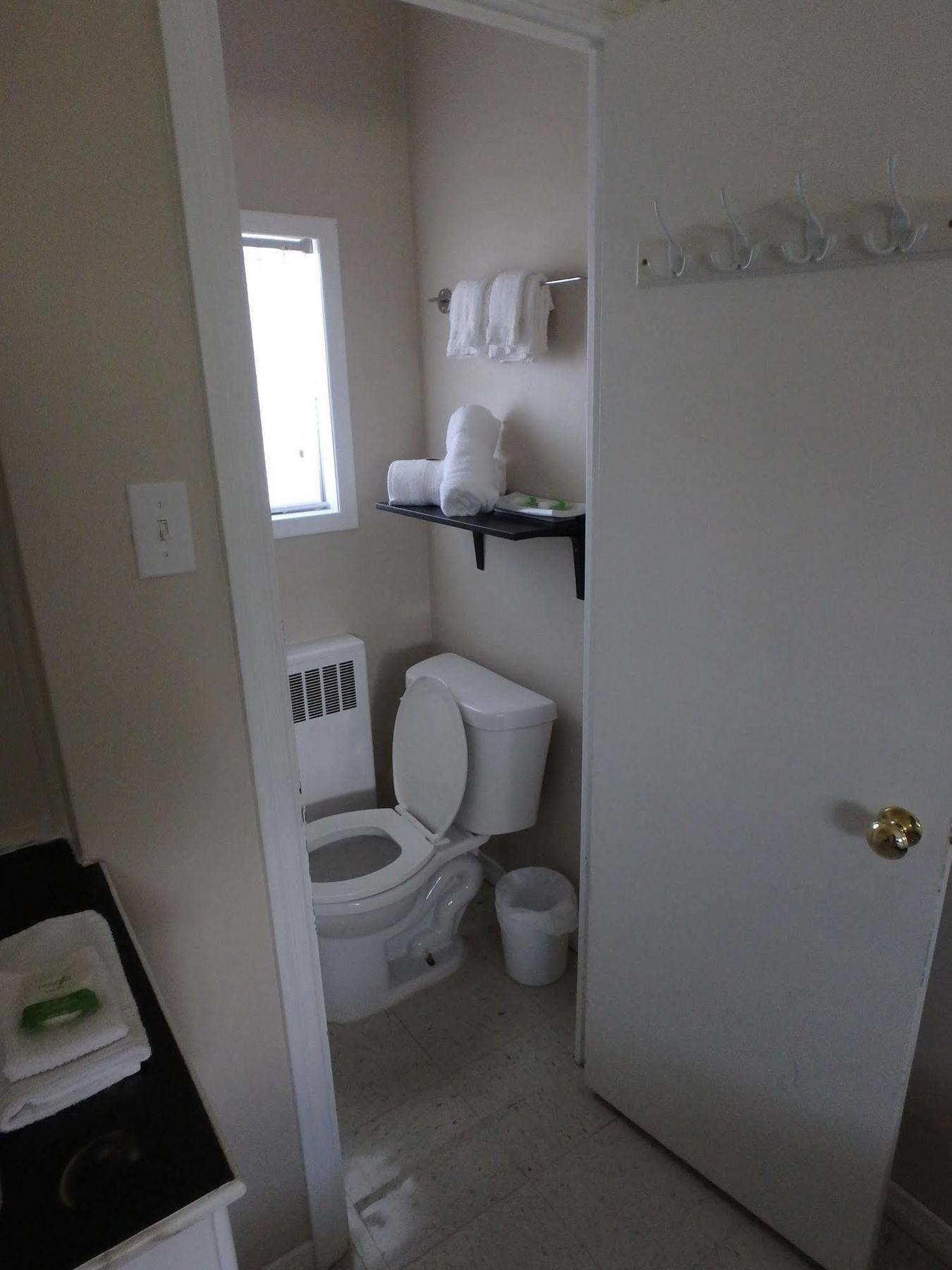 Wheel Inn Motel New Liskeard Екстериор снимка