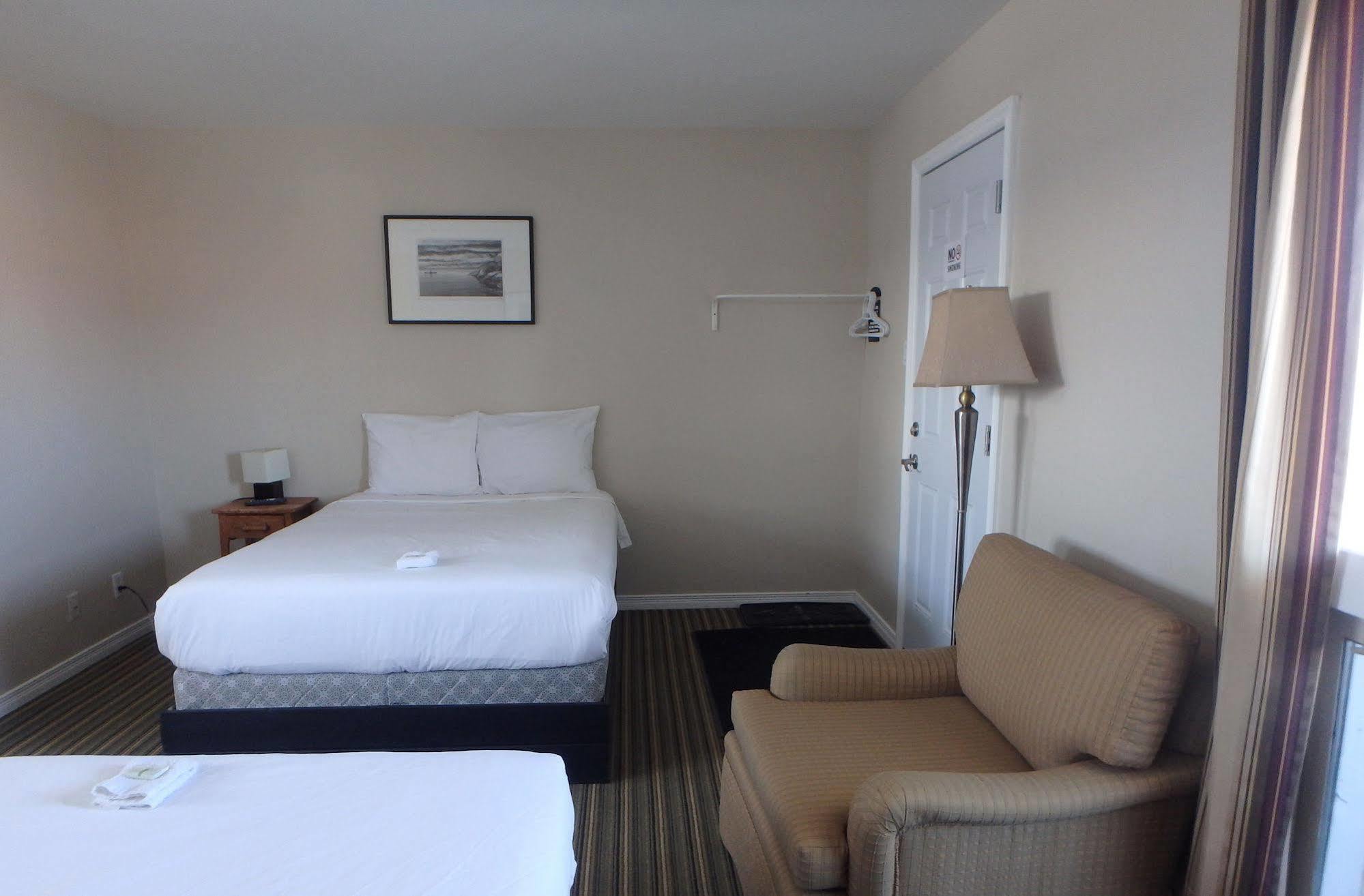 Wheel Inn Motel New Liskeard Екстериор снимка