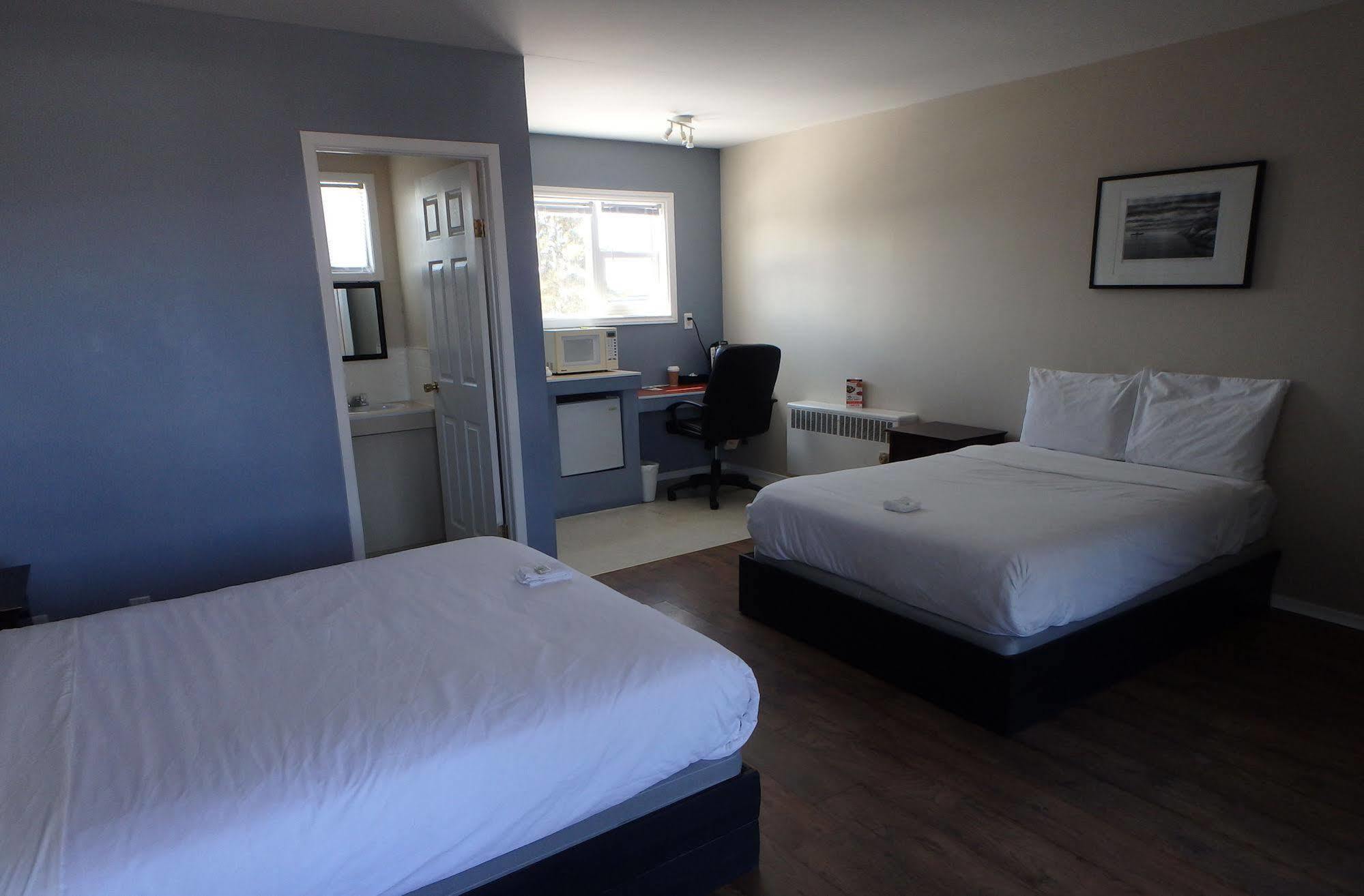 Wheel Inn Motel New Liskeard Екстериор снимка