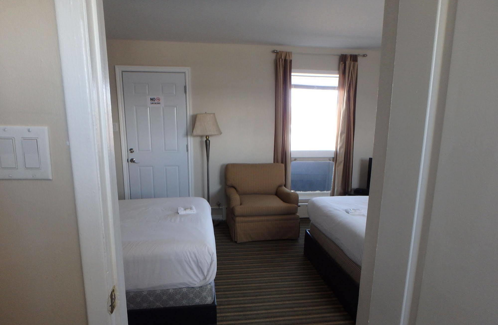 Wheel Inn Motel New Liskeard Екстериор снимка