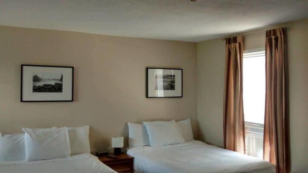 Wheel Inn Motel New Liskeard Екстериор снимка